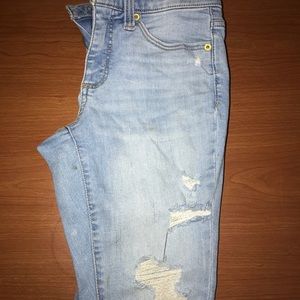 Light Wash Ripped Jean